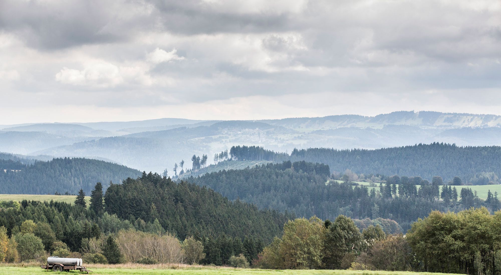 Blick auf die Thüringer Wald- und Berglandschaft